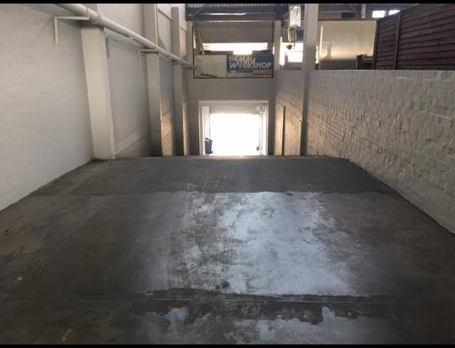 2,970M² SHOWROOM TO LET IN PAARDEN EILAND